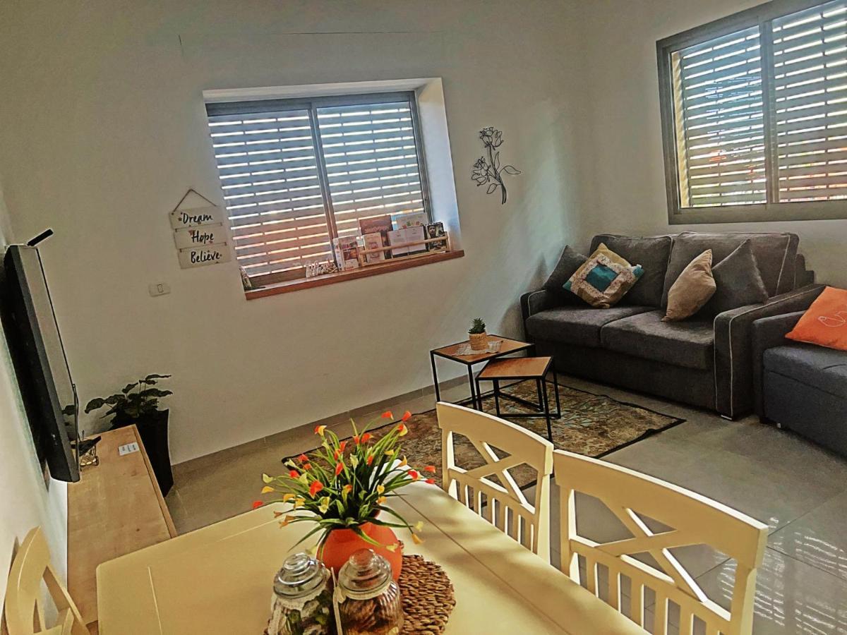 הפינה של טלי בנהריה - אירוח וספא בריאות מחומם Apartamento Exterior foto